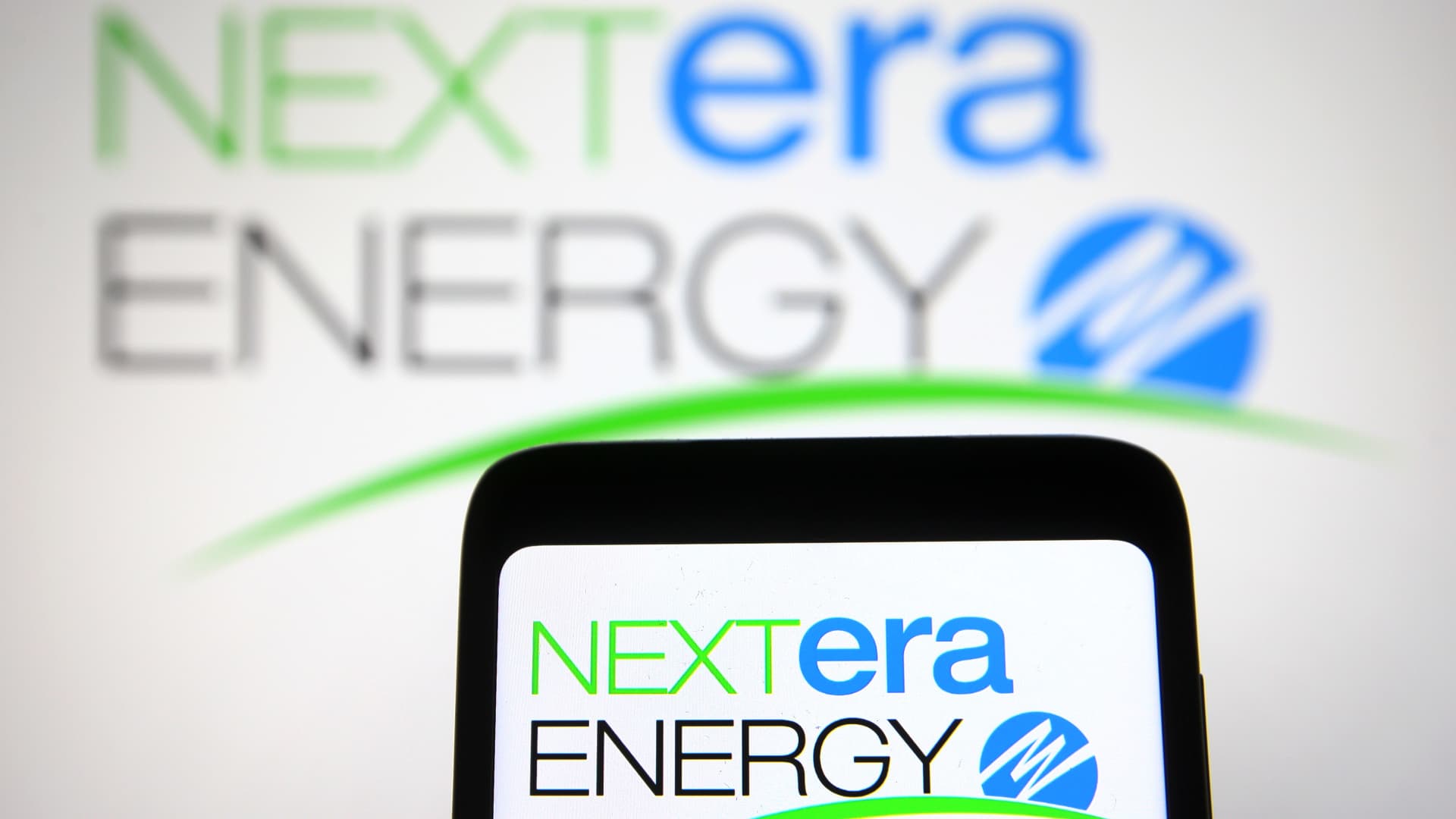 NextEra weighs restarting Iowa nuclear plant amid demand for carbon-free energy