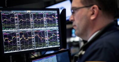 2 Reasons to Wait to Pile Into the Resurgent Tech Stock Trade: SocGen