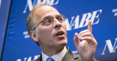 Mark Zandi Warns Record High Stocks Are Detached From Economic Reality
